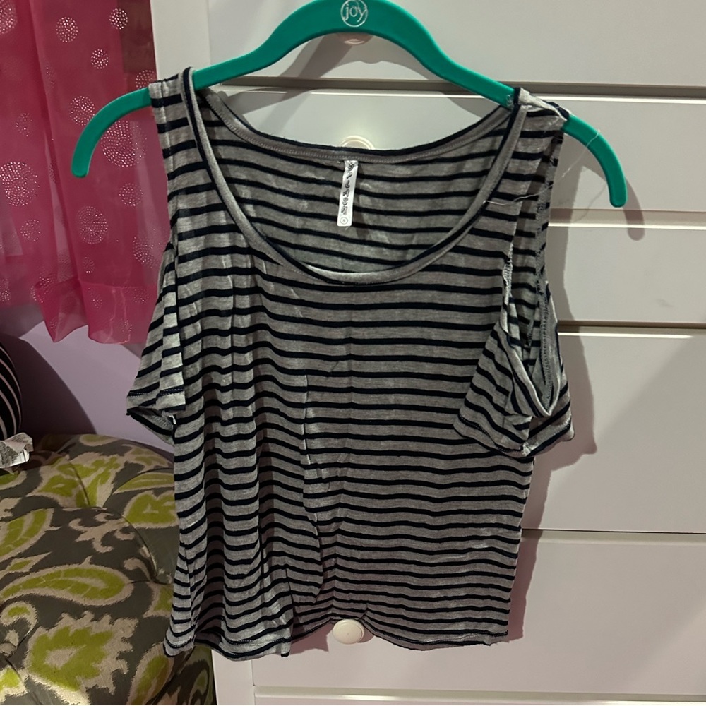 Shoulder cutout top